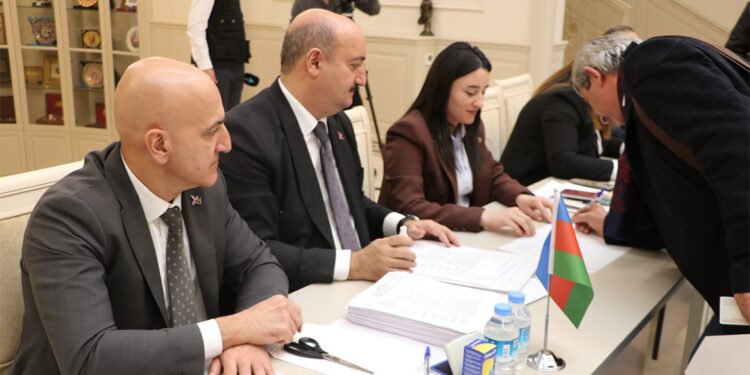 Azerbaycan'daki cumhurbaşkanı seçimi için seçmenler oy kullandı