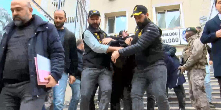 Aziz Yeniay'ın seçim çalışması sırasındaki saldırı; 26 kişi adliyede