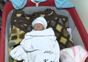 Minibüste doğan Asmin bebek 14 gün sonra yuvasına kavuştu
