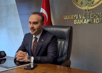Bakan Kacır Türkiye'nin ilk astronotu ile telefonla görüştü