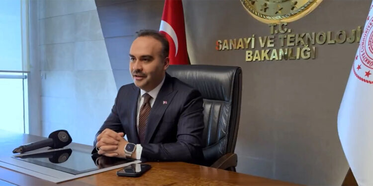 Bakan Kacır Türkiye'nin ilk astronotu ile telefonla görüştü