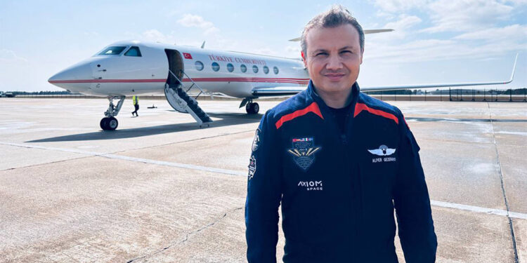 Bakan Kacır'dan 'adam yurda dönüyor' paylaşımı