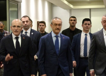 Mehmet Şimşek Kocaeli'de iş insanları ile bir araya geldi