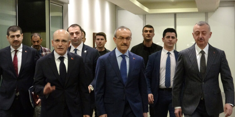 Mehmet Şimşek Kocaeli'de iş insanları ile bir araya geldi