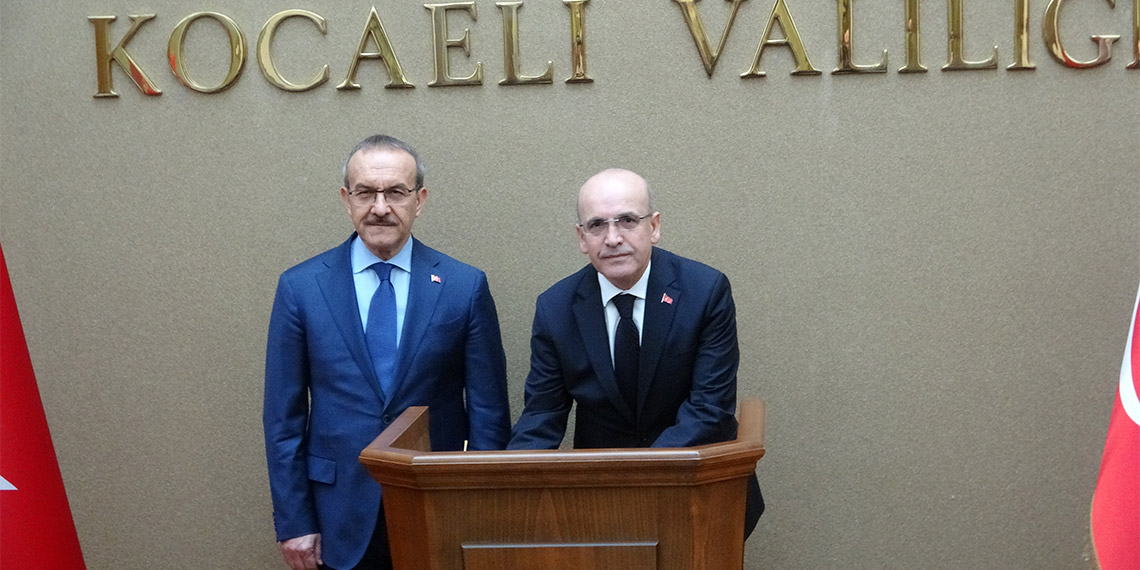 Mehmet Şimşek Kocaeli'de iş insanları ile bir araya geldi