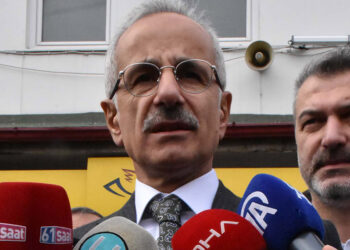 Temennimiz, göçük altındaki vatandaşlarımıza sağ salim ulaşılmasıdır