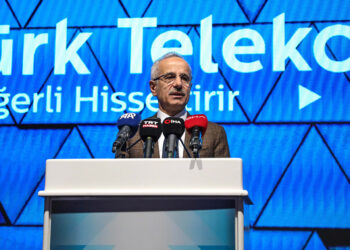 Türkiye'yi telekomünikasyon merkezi haline getiriyoruz