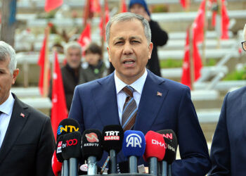 Asrın felaketini asrın dayanışmasına dönüştürdük
