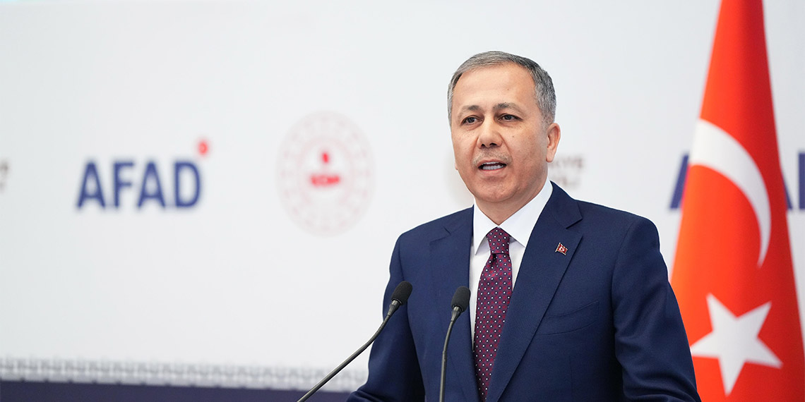 İçişleri Bakanı Ali Yerlikaya, "Yarın, Sayın Cumhurbaşkanımızın teşrifleriyle Hatay'dayız. Dünyada başka bir örneğine rastlanmayacak hızda, 41 bin deprem konutumuzun ve 5 bin köy evimizin kura çekimi ile anahtar teslim törenlerinin ilkine 'Bismillah' diyerek başlıyoruz" dedi.