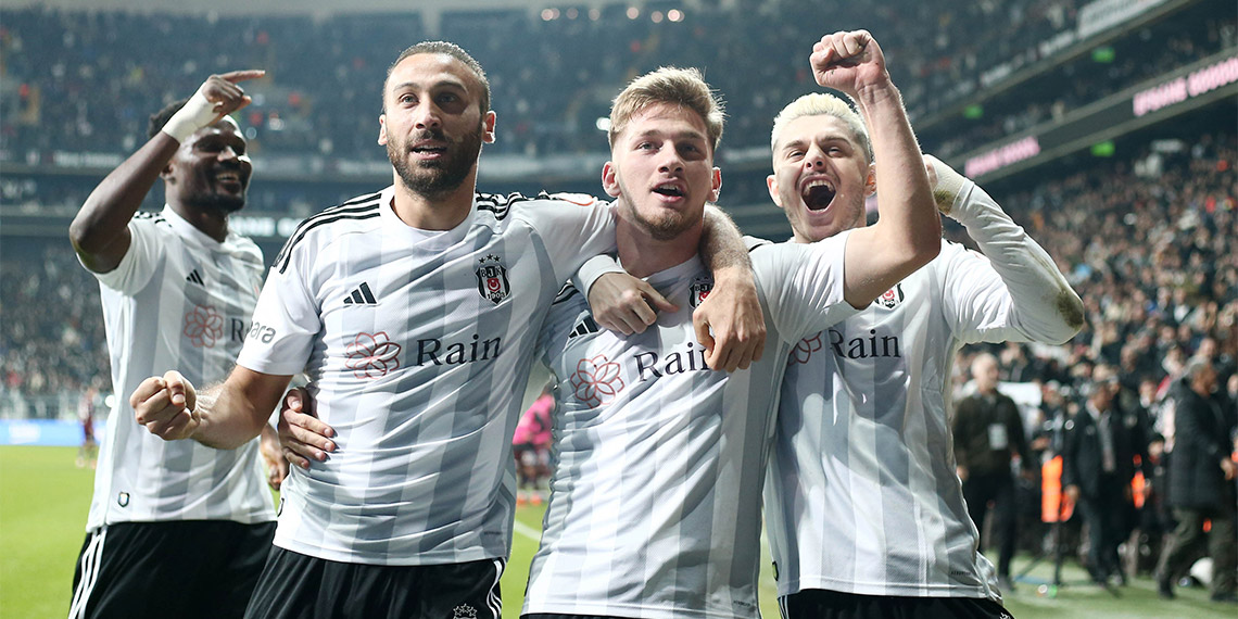 Beşiktaş forması giyen Daniel Amartey, “Zor bir sezon geçiriyoruz. Ben elimizden geleni yaptığımızı düşünüyorum. Çalışıyoruz, birbirimize yardım ediyoruz, iyi idmanlar yapıyoruz. Tabii ki düzelecek. Yaşadığımız süreç kolay değil” dedi.