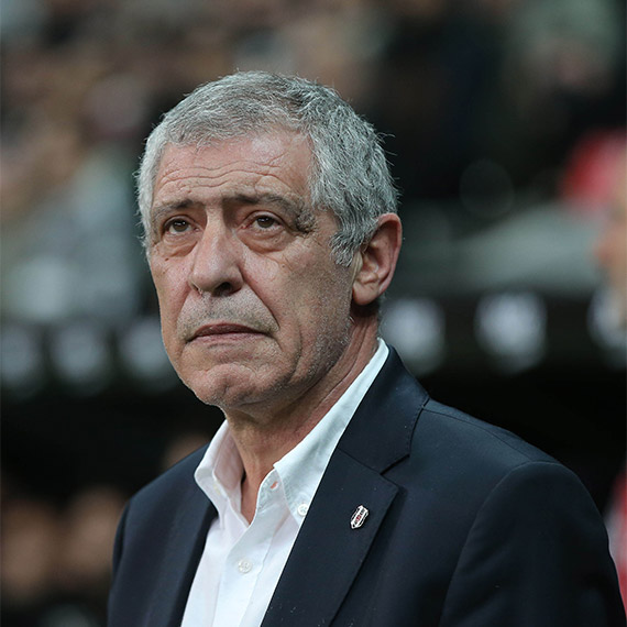 Beşiktaş Teknik Direktörü Fernando Santos, "Bu müsabakada daha az şans yakalamamıza rağmen gol attık. Adil bir skordu, takımımı tebrik ediyorum. Hak ettiğimiz bir galibiyet aldık" dedi.