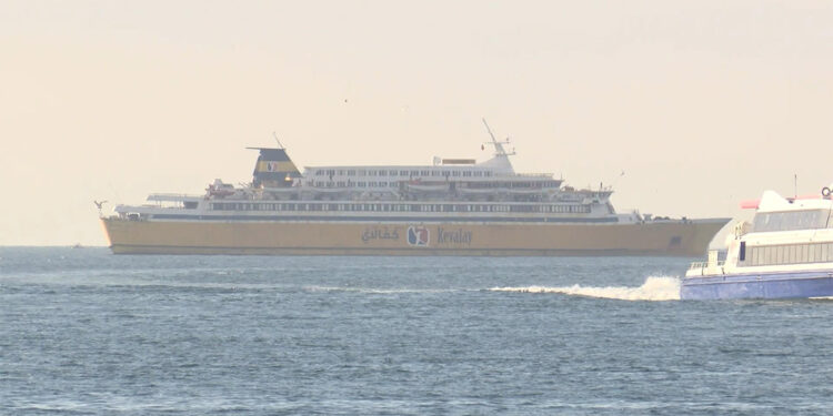 Boğazı kirlettiği için ceza kesilen gemi bu kez kaza yaptı
