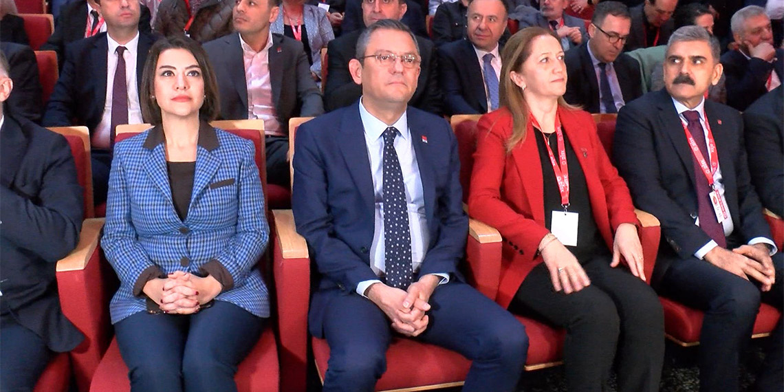 DİSK'in 17. Genel Kurulu'nda konuşan CHP Genel Başkanı Özgür Özel, "Yoksullukla mücadelenin en temel yolu adaletli bir vergi sistemi inşa etmektir" dedi.