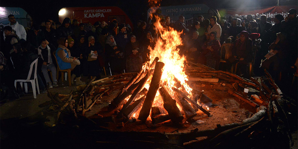 Kahramanmaraş'ta geçen yıl 6 Şubat'ta meydana gelen 7,7 büyüklüğündeki depremde kardeşini kaybeden Gülhan, "6 Şubat bizde kapanmayacak bir yara" dedi.