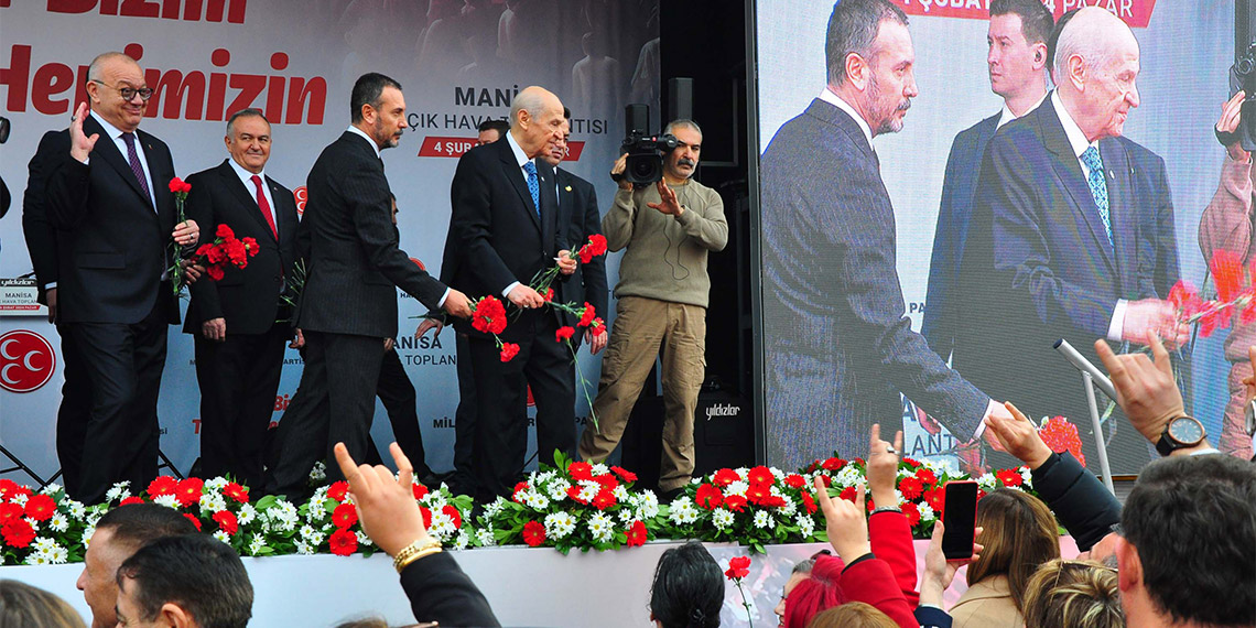 MHP Genel Başkanı Devlet Bahçeli, "CHP'nin köküne ve kimliğine dönüş yapması demokrasi hayatımız adına da akut ve elzem bir ihtiyaçtır" dedi.