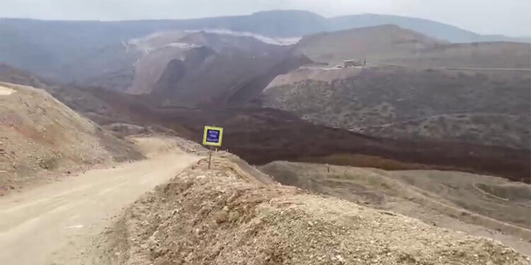 İliç'te toprak altında olduğu düşünülen kişilere henüz ulaşılamadı