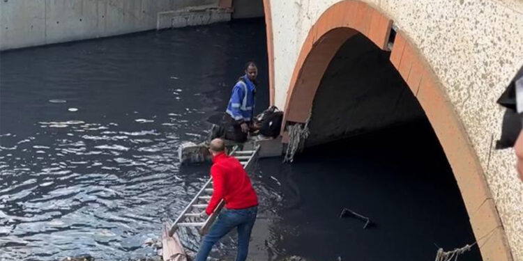 Polisten kaçarak dereye atlayan şüpheli yakalandı