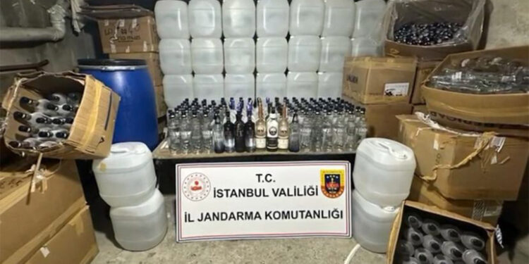 Fatih'te sahte içki operasyonu; 2 gözaltı