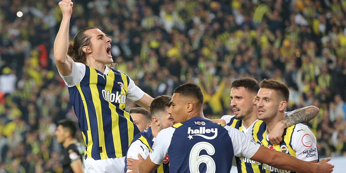 Fenerbahçe Teknik Direktörü İsmail Kartal, “Maç başından sonuna kadar oyun üstünlüğü bizim elimizdeydi. 2-1 de öne geçtik. 3’ü 4’ü ararken gol yedik. İki kez kalemize geldiler, ikisi de gol oldu” dedi.
