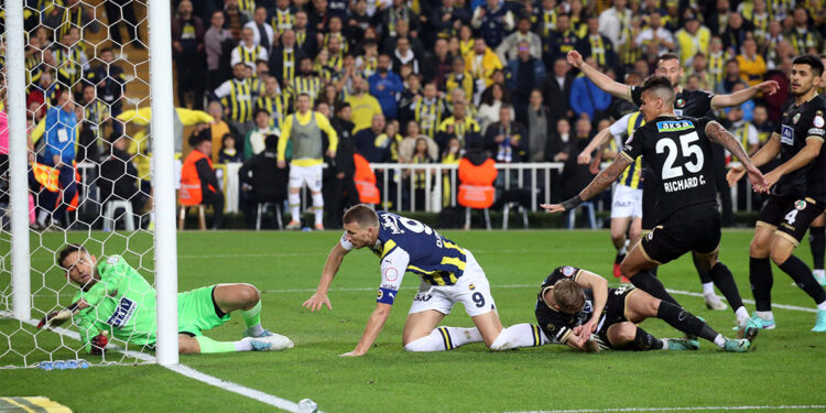 Edin Dzeko Alanyaspor karşısında suskunluğunu bozdu