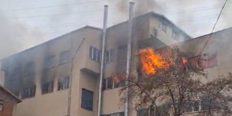 Beykoz'da ambalaj fabrikasındaki yangın söndürüldü
