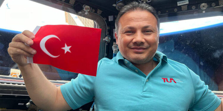 Alper Gezeravcı'nın dünyaya dönüş saati belli oldu