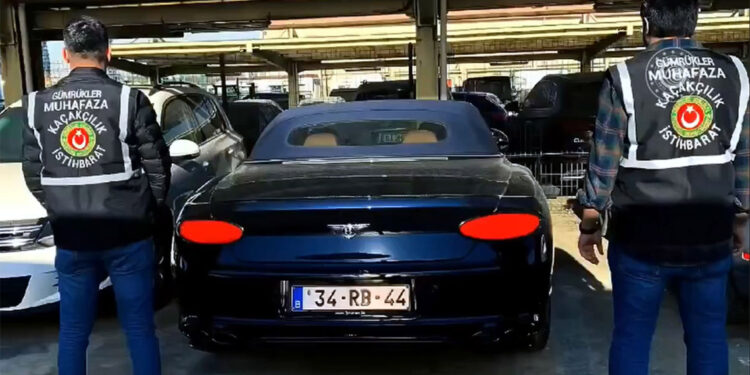Gümrük muhafazadan 445 milyon liralık kaçak otomobil operasyonu