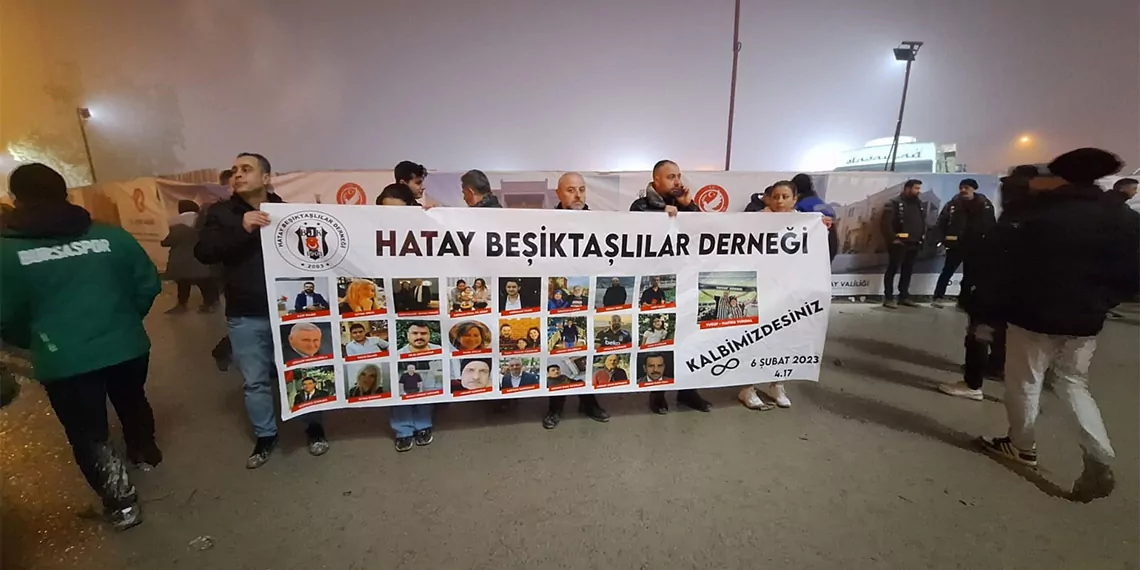 İskenderunlular meydanda gözyaşına boğuldu