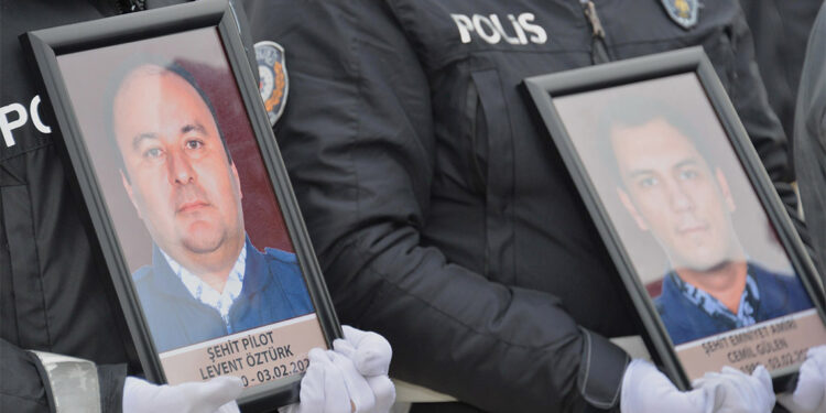 Helikopter kazasında şehit olan 2 pilotun cenazesi Ankara'ya getirildi