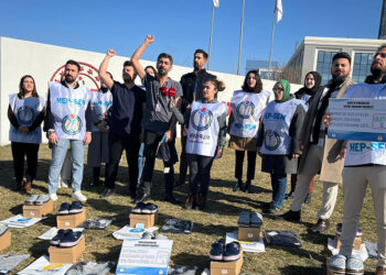 HEP-SEN üyeleri giyim yardımını protesto etti