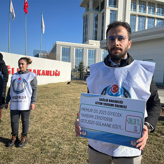 HEP-SEN üyeleri giyim yardımını protesto etti