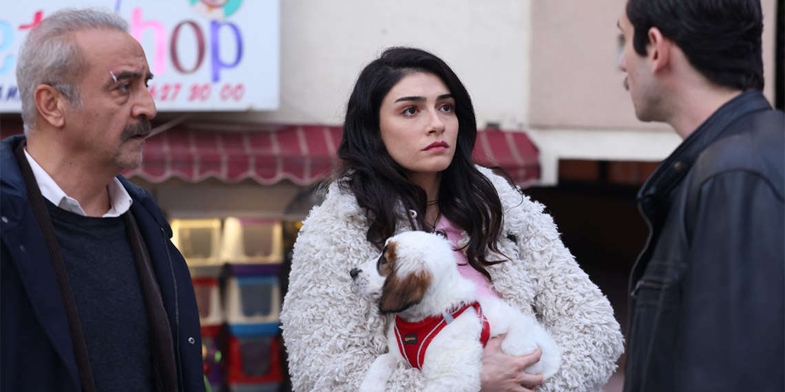 Yılmaz Erdoğan’ın kaleminden çıkan ve başrolünü oynadığı dizi İnci Taneleri ikinci bölümü ile ekrana geldi.