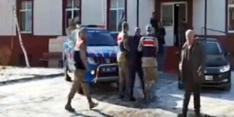 3 yıl önce intihar ettiği öne sürülen kız çocuğu cinayete kurban gitmiş