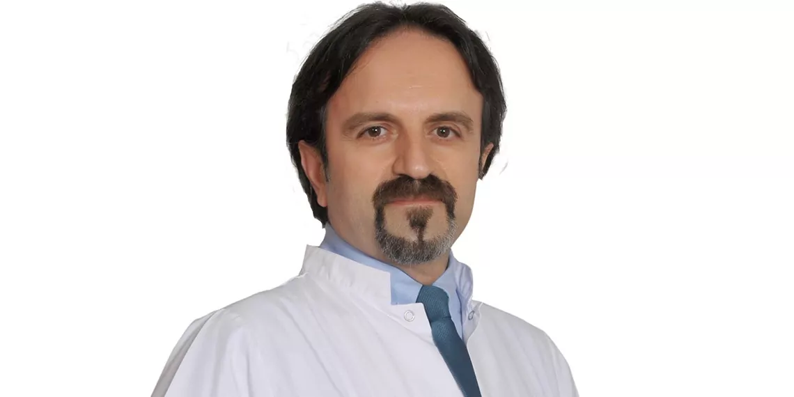 Tıbbi onkoloji uzmanı prof. Dr. Şener cihan, kanserli hastaların ve özellikle de kemoterapi tedavisi alan hastaların kulaktan dolma bilgilerle yanlış yönlendirilebildiğine dikkat çekti.