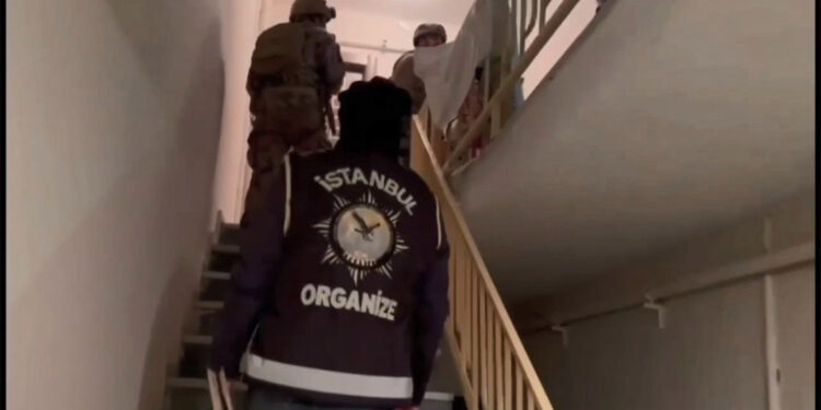 3 farklı suç örgütüne operasyon; 17 gözaltı