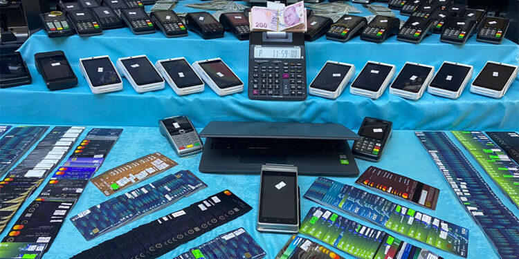 Pos cihazlarıyla kara para aklayan 10 şüpheli yakalandı