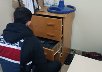 İzmir'de 15 Temmuz sonrası örgütlenmeye devam eden FETÖ şüphelilerine operasyon