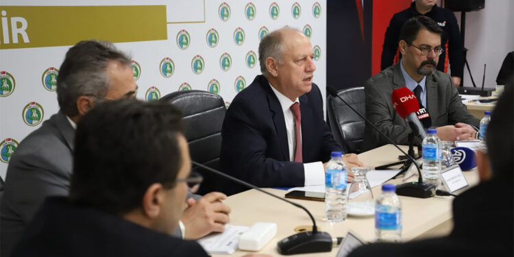 Depremlerde hayatlarını kaybedenler için İzmir'de anma programı