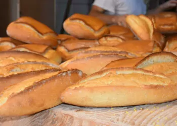 İzmir'de ekmeğin gramajı ve fiyatı yükseldi