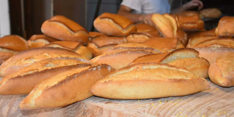 İzmir'de ekmeğin gramajı ve fiyatı yükseldi