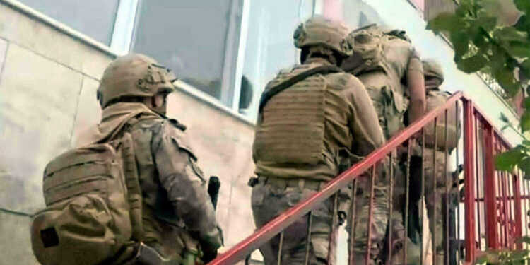 İzmir ve İstanbul'da FETÖ operasyonu; 15 gözaltı