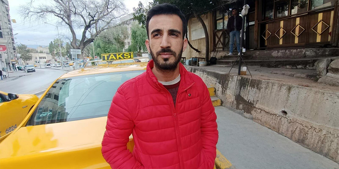 İzmir'de taksiciye yumruklu saldırı araç kamerasında