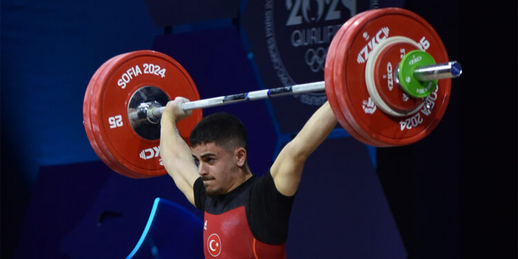 Avrupa Halter Şampiyonası'nda Kaan Kahriman altın madalya kazandı