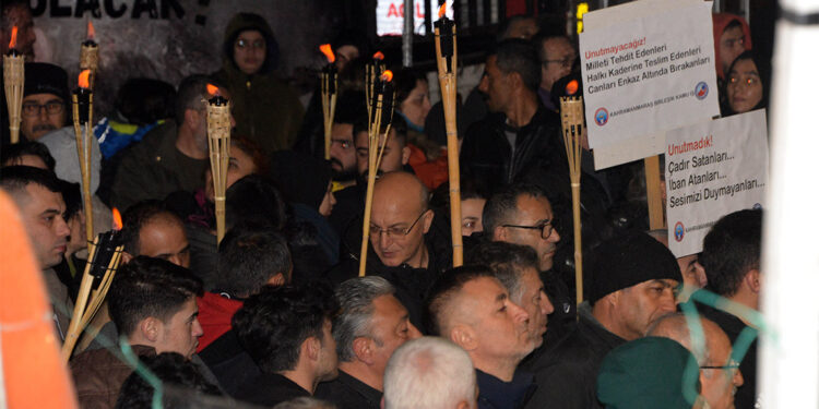 Ebrar sitesinde hayatını kaybedenler için gözyaşı döktüler