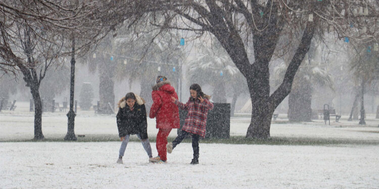 Ağrı'nın 3 ilçesinde eğitime kar engeli