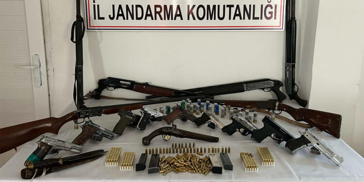 Kars'ta silah kaçakçılığı operasyonu; 9 gözaltı