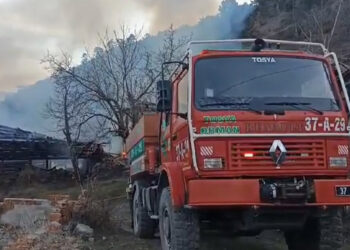 Kastamonu'da müstakil ev ve iki samanlıkta yangın