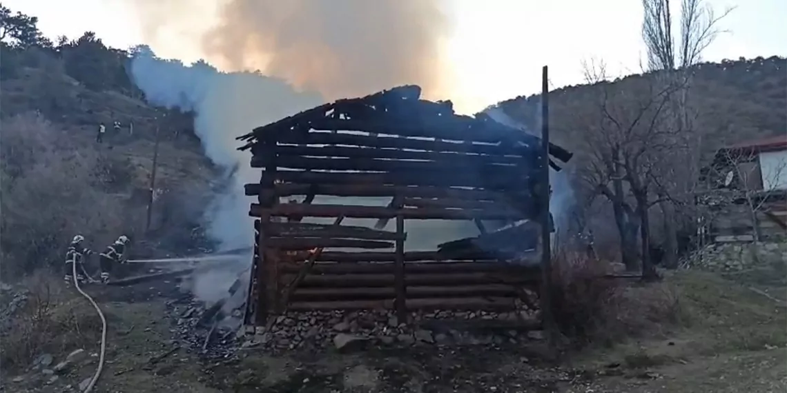 Kastamonuda mustakil ev ve iki samanlik yandi 1424 dhaphoto2 - yaşam - haberton