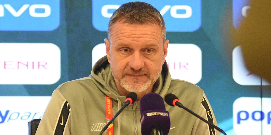 Süper Lig'in 25'inci haftasında Kayserispor, sahasında karşılaştığı Beşiktaş ile 0-0 berabere kaldı. Kayserispor-Beşiktaş maçının ardından Kayserispor Teknik Sorumlusu Hari Vukas ve Beşiktaş Teknik Direktörü Fernando Santos açıklamalarda bulundu.