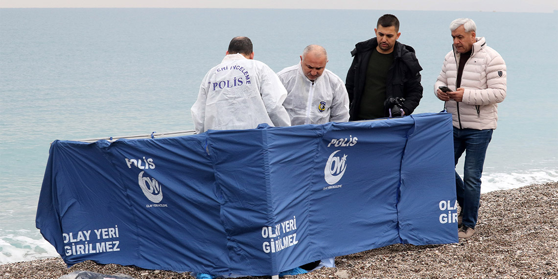 Konyaaltı Sahili açıklarında erkek cesedi bulundu